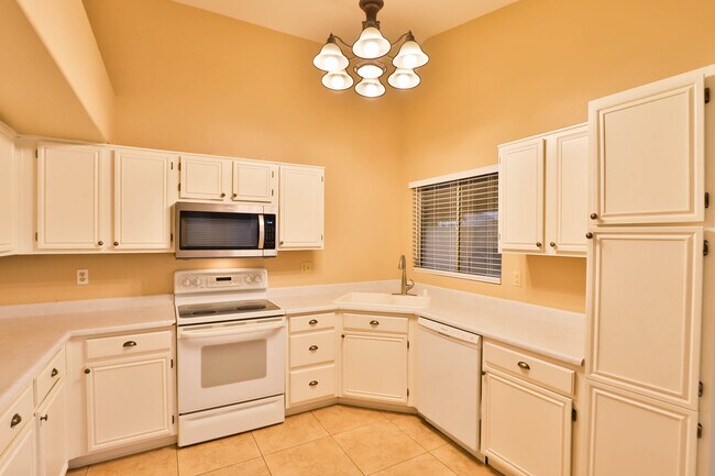 Building Photo - 8438 W Charter Oak Rd