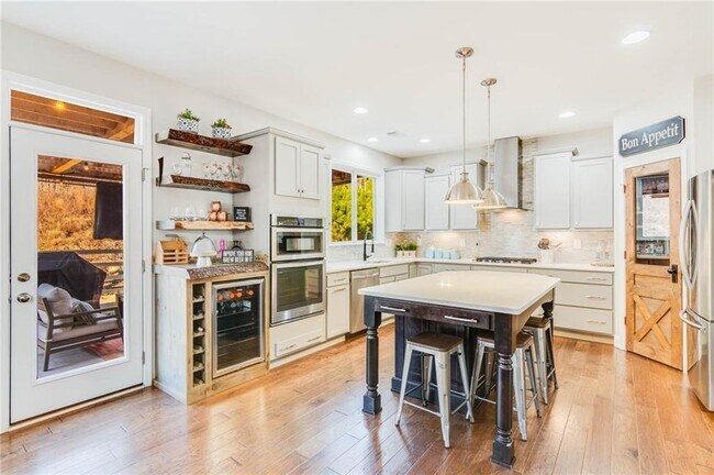 Building Photo - 1855 Kingsbury Dr