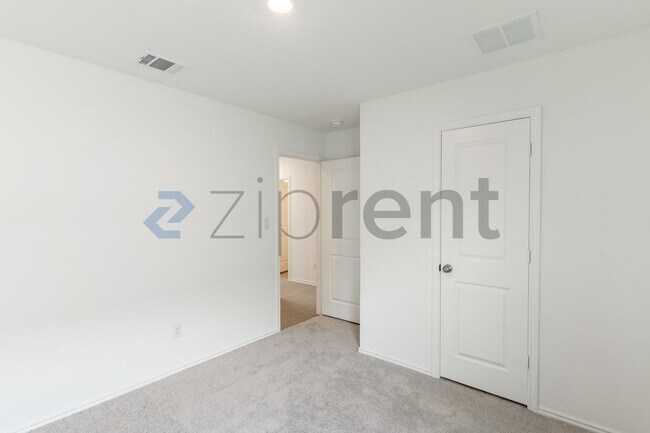 Building Photo - 208 Skyfire St