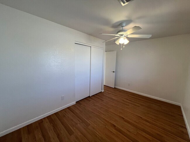 Building Photo - 4 BEDROOM POOL & SOLAR HOME!
