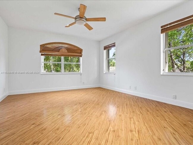 Building Photo - 926 Marina Dr