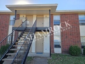 Building Photo - 2/1 Fourplex in Midway ISD!