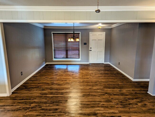 Building Photo - Updated 3/2 in Scott with Country Views!