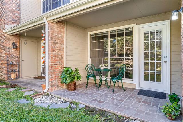 Building Photo - 3550 Country Square Dr