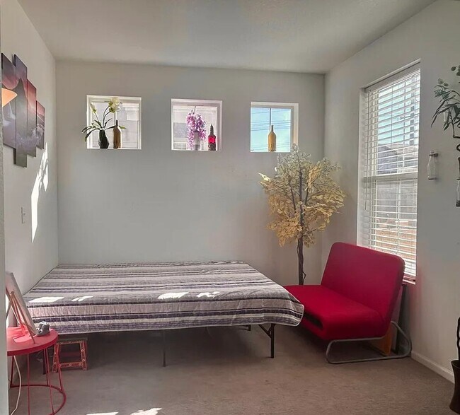 Building Photo - Senderos Creek 3bd paired home