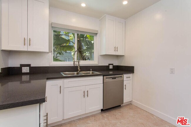 Building Photo - 1204 N Crescent Heights Blvd