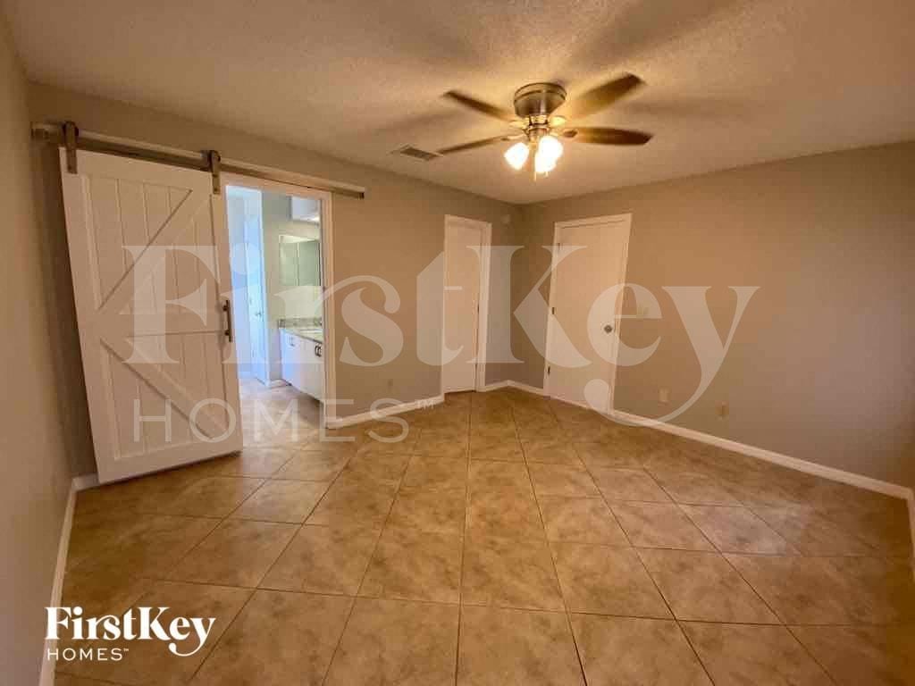 Building Photo - 944 Devonshire Way