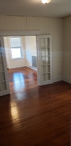 Building Photo - 36 Roberts St