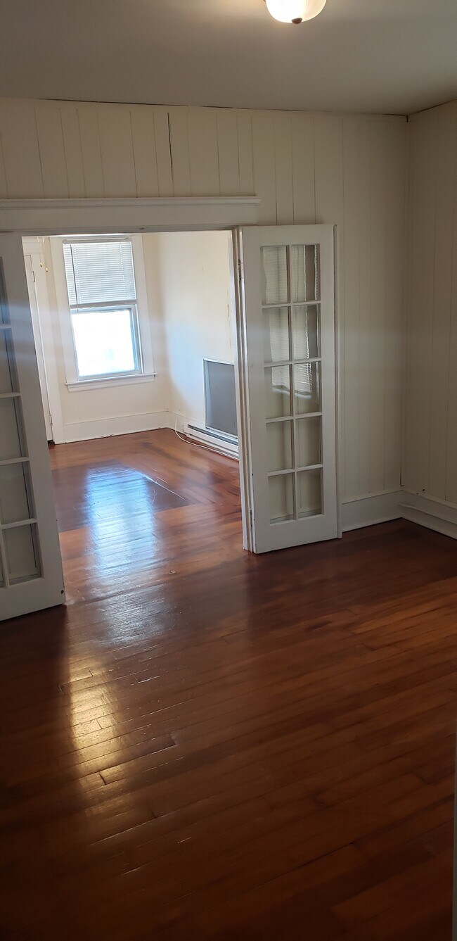 Building Photo - 36 Roberts St