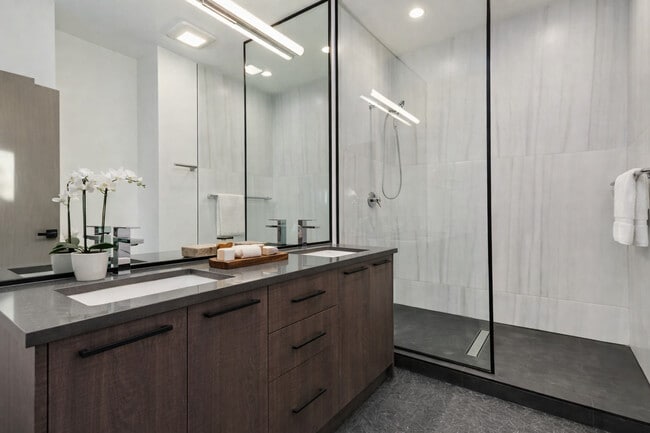 Building Photo - 4321 N Cicero Ave