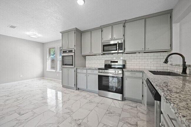 Building Photo - 16111 Fan Tail Dr