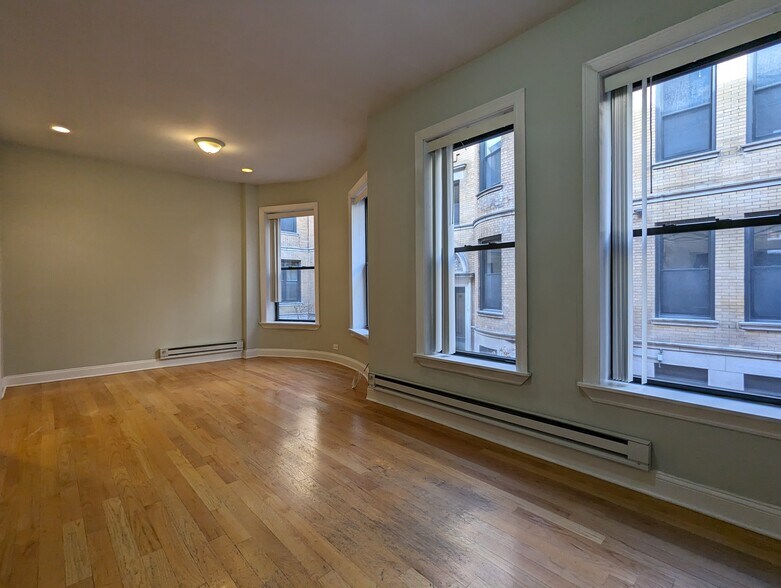 Building Photo - 1226 N Dearborn St