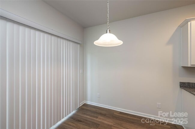 Building Photo - 200 S Bell Ave