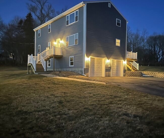 Building Photo - 2143 Elm St