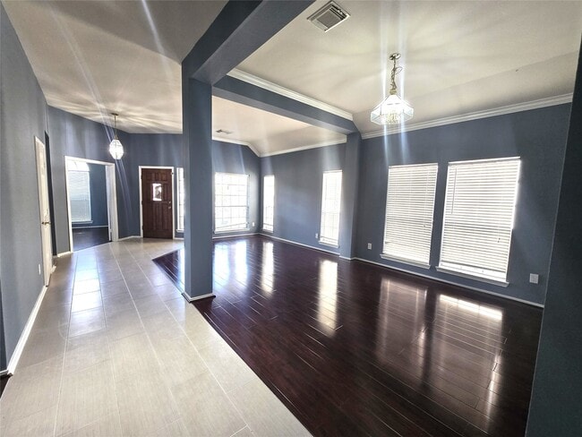 Building Photo - 15523 Clear Valley Dr