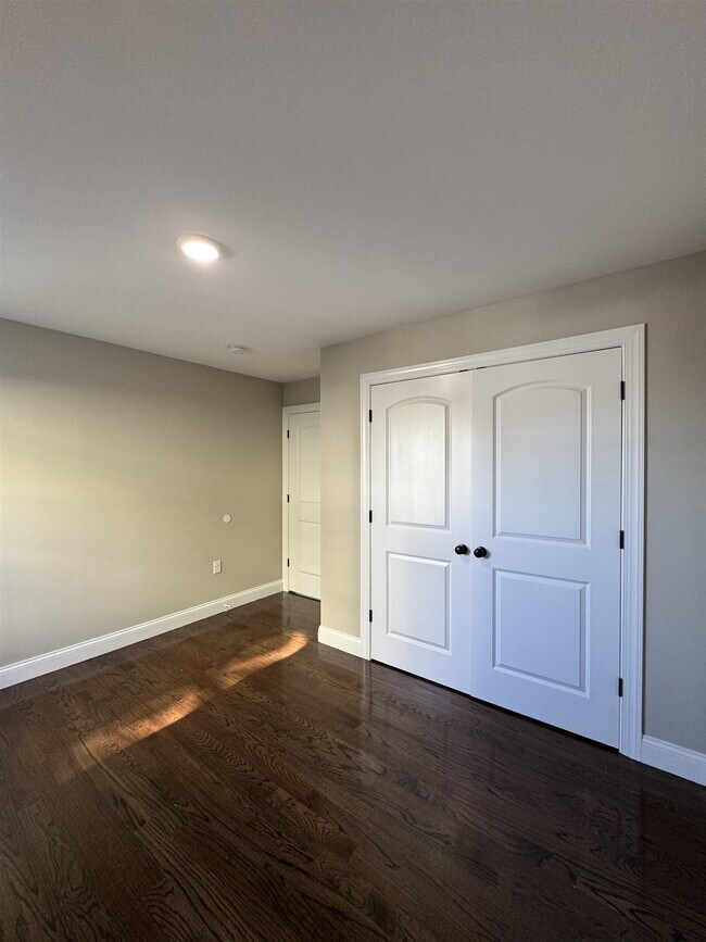 Building Photo - 515 Walnut St