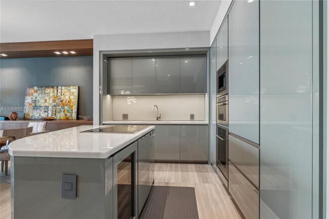 Building Photo - 18975 Collins Ave