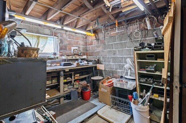 Building Photo - 288 Middaugh Rd