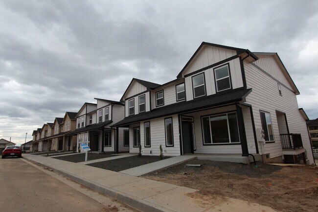 Building Photo - 1011 Greenfield Dr