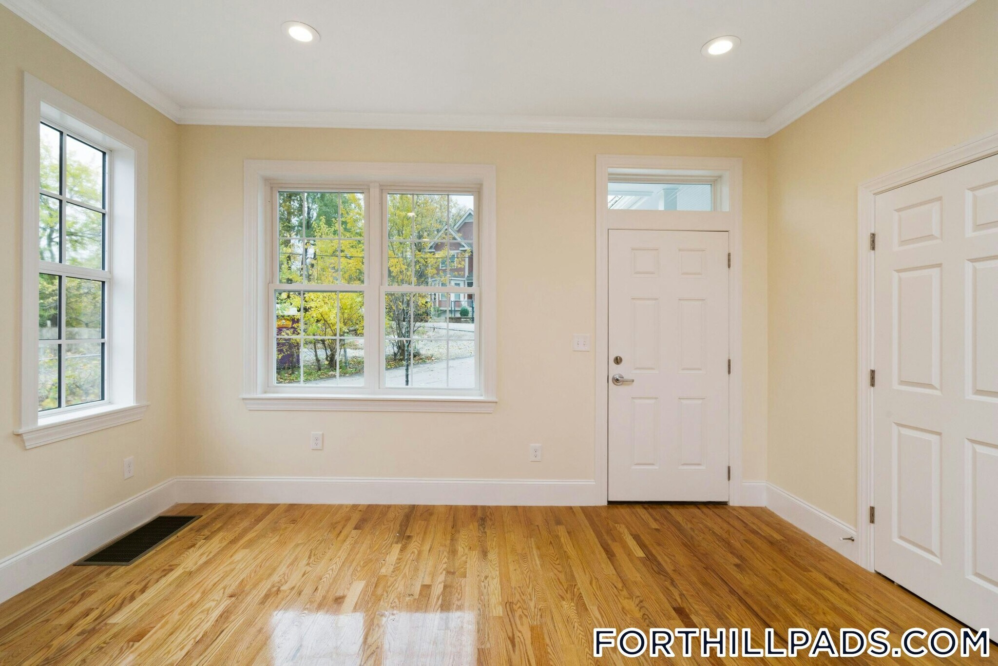 Building Photo - 128 Roxbury St