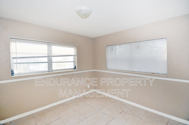 Building Photo - 1143 W 23rd St