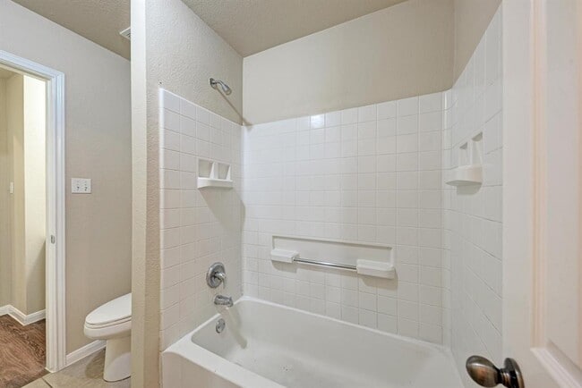 Building Photo - 18613 White Water Cove