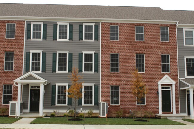 Primary Photo - 972 Lorewood Grove Rd