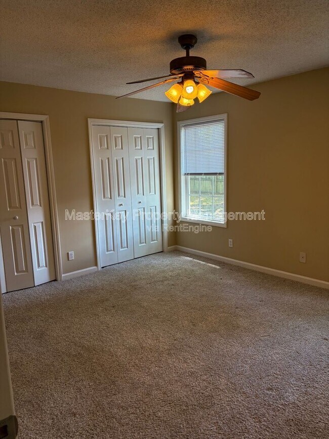 Building Photo - 1401 Ravensthorpe Dr