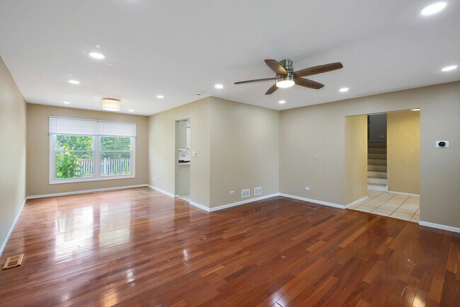 Building Photo - 1356 Larchmont Dr