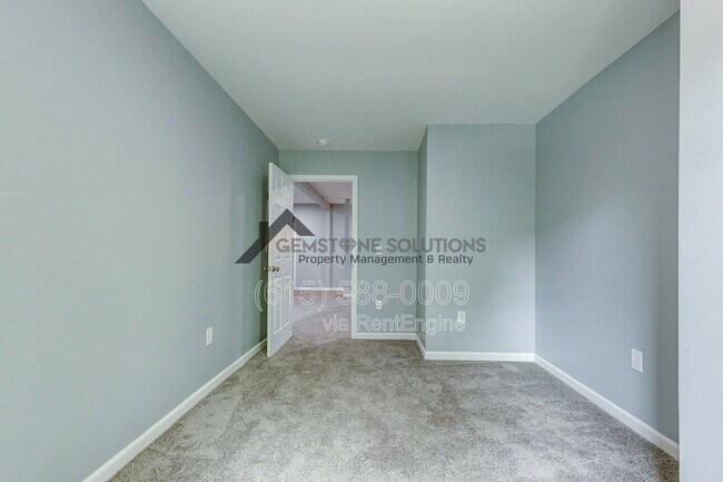 Building Photo - 2930 Primrose Cir