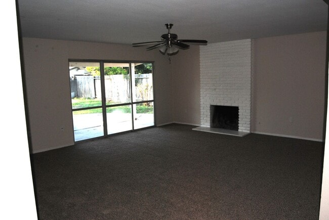 Building Photo - 5701 Daggett Ave