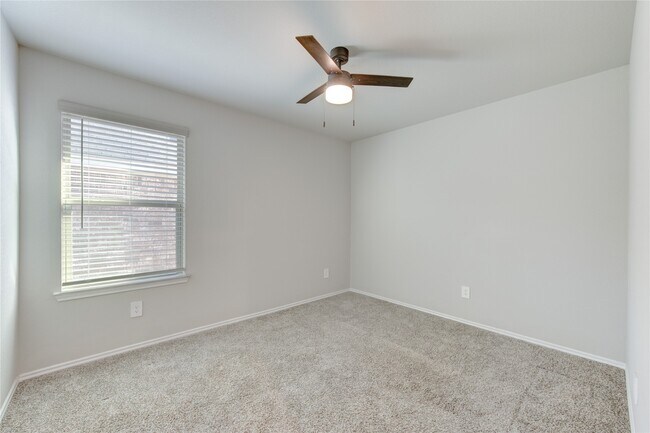 Building Photo - 21335 Hendricks Holw Ln