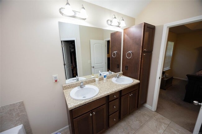 Building Photo - 439 Buena Vista Wy