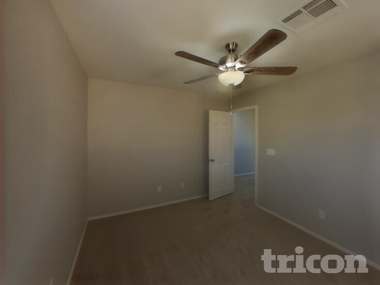 Building Photo - 977 Medina De Leon Ave