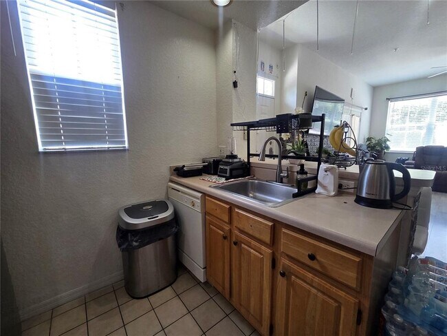 Building Photo - 4013 Venetian Bay Dr
