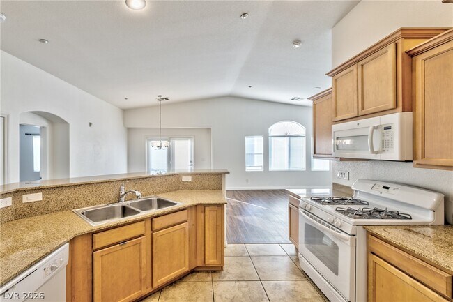 Building Photo - 10096 Sunset Palisades Way