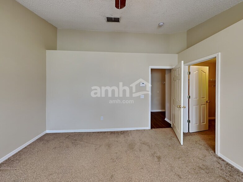 Building Photo - 5611 Brookdale Way