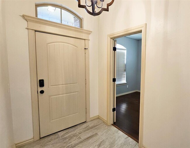 Building Photo - 1801 Savannah Ln