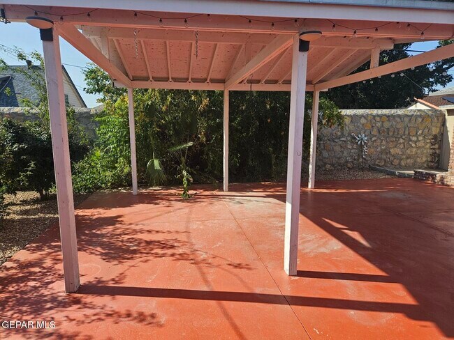 Building Photo - 10000 Honolulu Dr