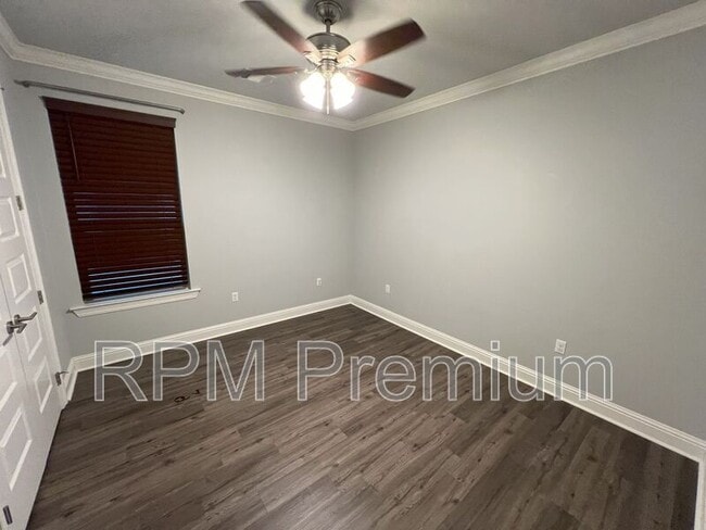 Building Photo - 2353 Orpine Ave