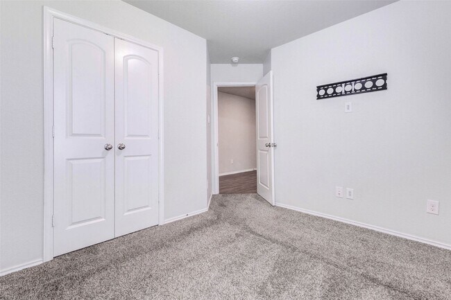 Building Photo - 5422 Dovetail Arbor Trace
