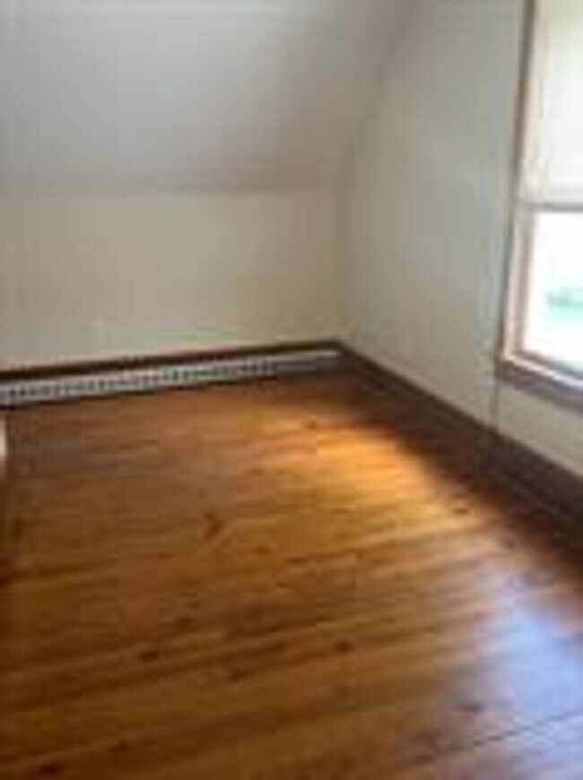 Building Photo - 209 Roxbury St