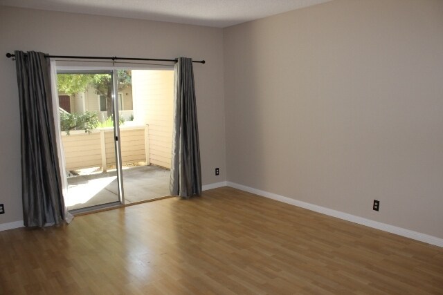 Building Photo - 1088 Cedar Gables Dr