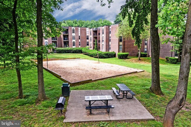 Building Photo - 3302 Woodburn Village Dr