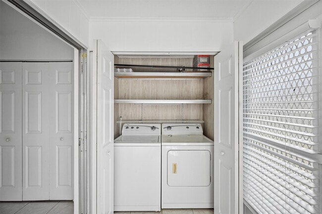 Building Photo - 451 Monaco J