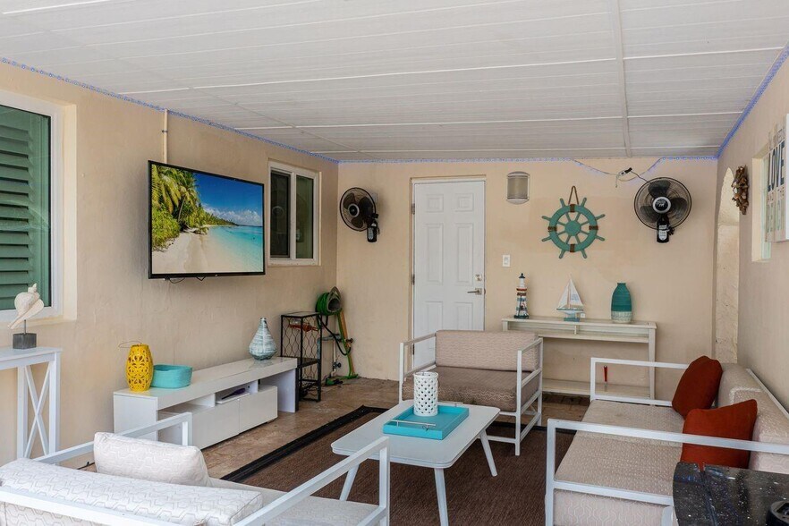 Building Photo - 1900 N Victoria Park Rd