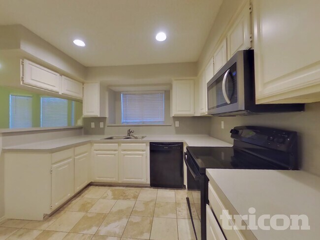 Building Photo - 2817 Laurel Hill Dr