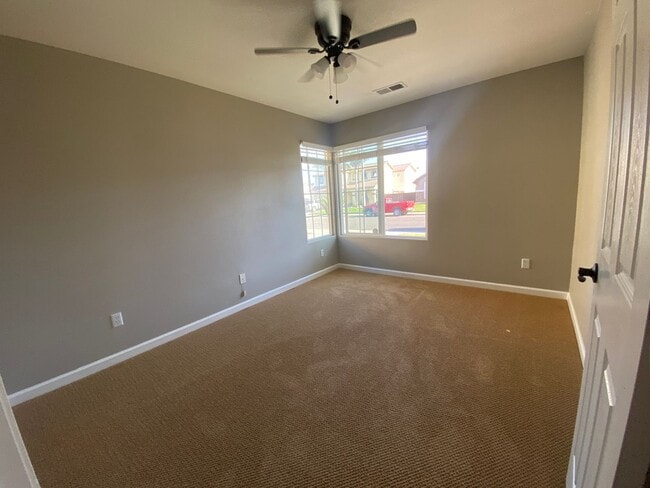 Building Photo - In Hanford-4 Br 2.5 Ba Available Now