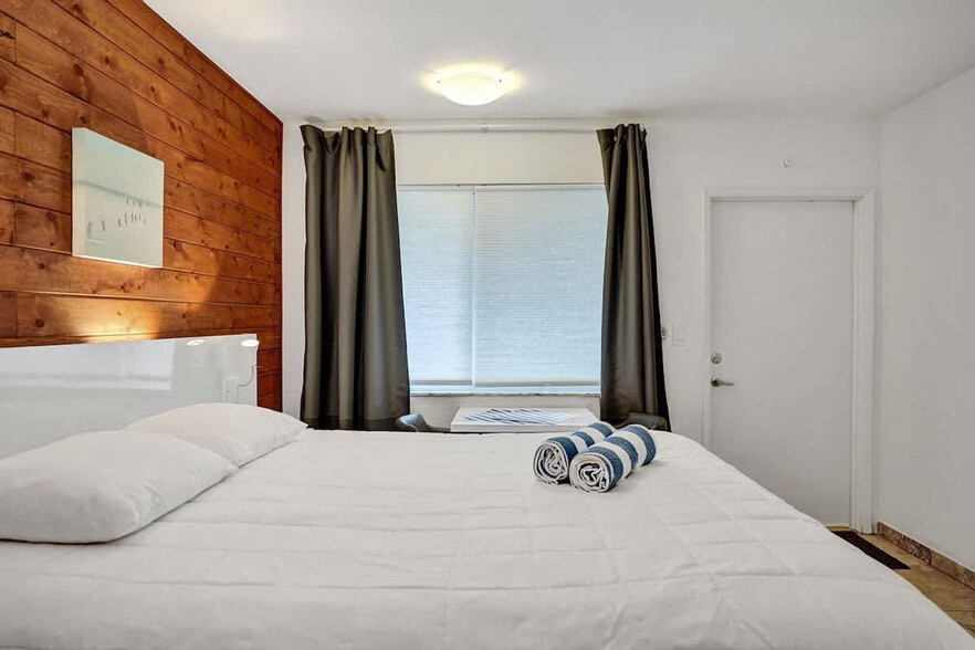 Building Photo - 3215 NE 7th St