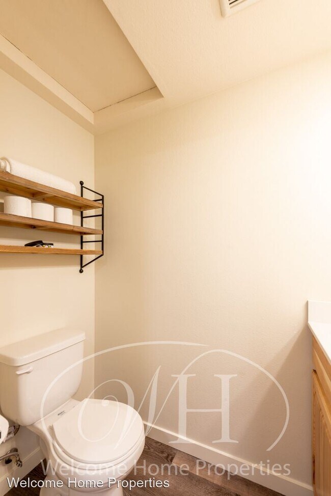 Building Photo - 205 Woodland Ave